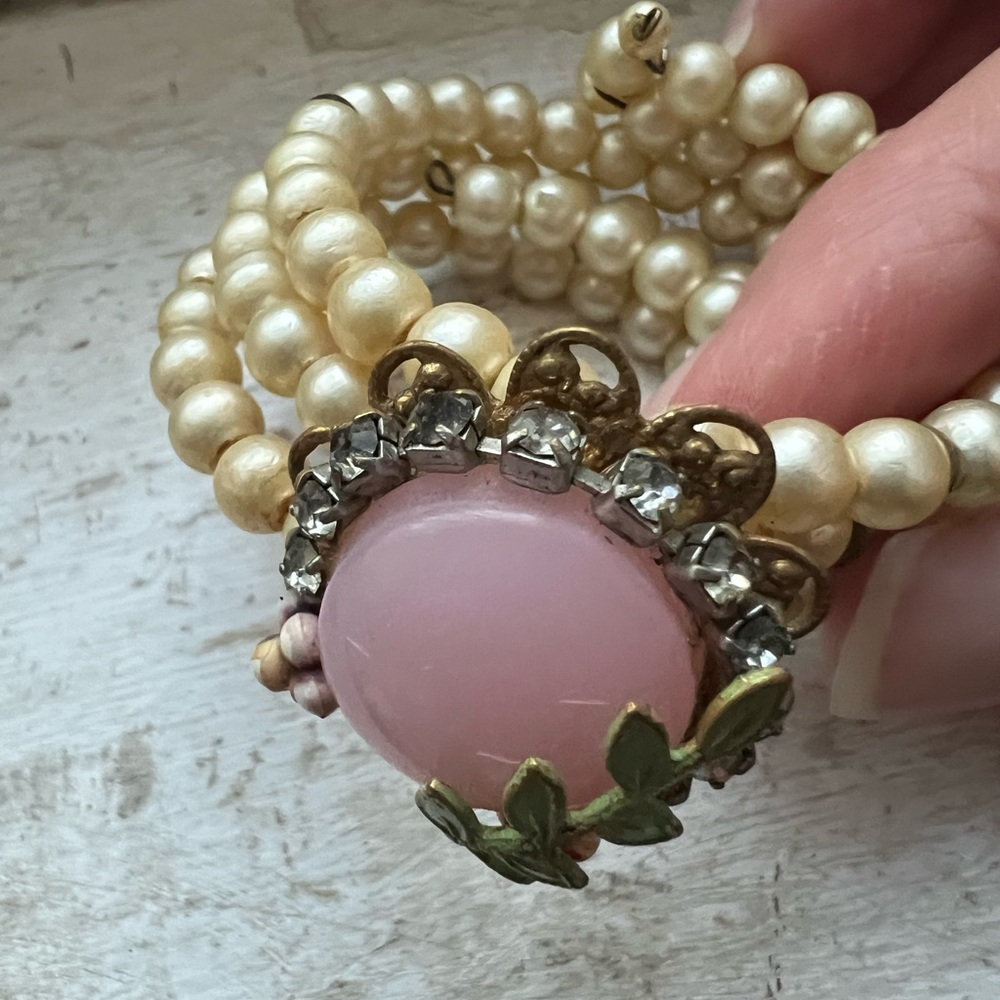 *Rare Find* 1940’s Vintage Flower clip-on earrings and matching cuff - Picture 11 of 13